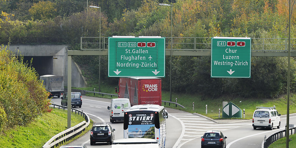 Einer der Stauschwerpunkte des Landes: Die Zürcher Nordumfahrung mit dem Gubristtunnel. Bis 2025 soll der Engpass behoben sein. (Archivbild)