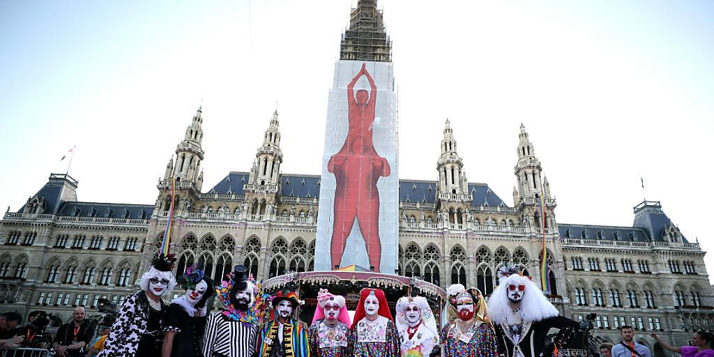 Die Gäste kamen in aufwendigen Kostümen zum Glamour-Ball im Wiener Rathaus.