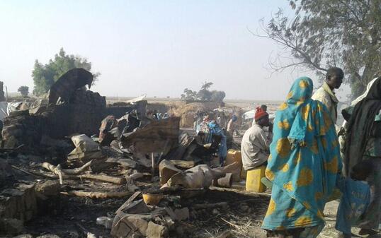 Das Foto von MSF zeigt das vom Angriff verwüstete Lager. Rund 50 Menschen starben durch das Bombardement.
