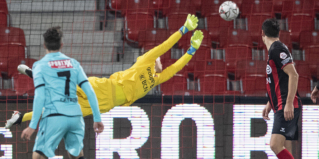 Das war der Geniestreich von Miguel Castroman: die Direktabnahme, gegen die Xamax' Goalie Matthias Minder nichts ausrichten konnte