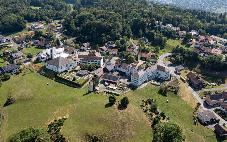 230718 Schellenberg Luftaufnahme - Kloster Schwestern vom Kostbaren Blut - rauenkloster &laquo;Mater misericordiae&raquo; (Mutter der Barmherzigkeit). - Sommer - DJI