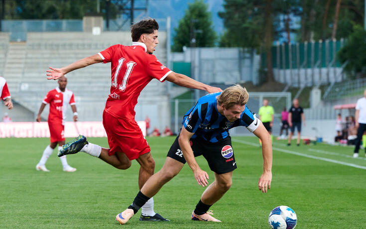 Lutfi Dalipis (l.) brachte mit seinem Sololauf den FC Vaduz wieder zur&uuml;ck in die Parte.