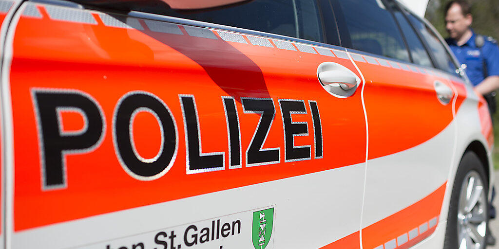 Am Montagabend ist bei der kantonalen Notrufzentrale der Kantonspolizei St.Gallen die Meldung über einen Brand eines Heu- und Strohlagers in Muolen SG eingegangen. (Symbolbild)