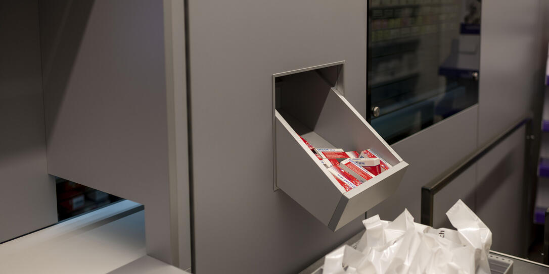 APOTHEKE, LINDENAPOTHEKE, LINDENAPOTHEKE SUHRE PARK, APOTHEKER, APOTHEKERIN, MEDIKAMENT, ARZNEIMITTEL, MEDIKAMENT, ARZNEIMITTEL, DAFALGAN, CORONAVIRUS, VIRUS, COVID-19, COVID 19, SARS-COV-2, NCOV-2019, 2019-N-COV,