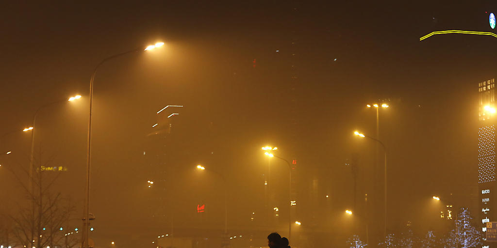 Nachts zeigt sich der Smog in Peking besonders deutlich.