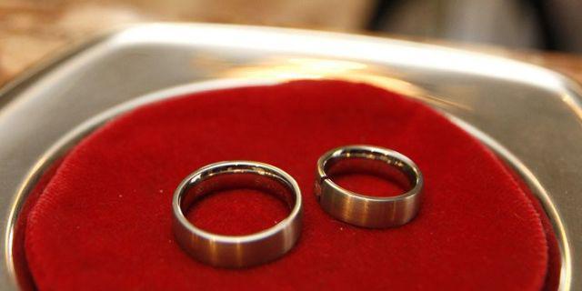 Die Ringe für den Eheschluss liegen bereit Die Ringe für den Eheschluss liegen bereit