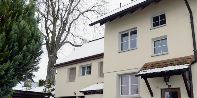 Das Tatort-Haus (linker Hausteil) in Flaach ZH (Archiv)