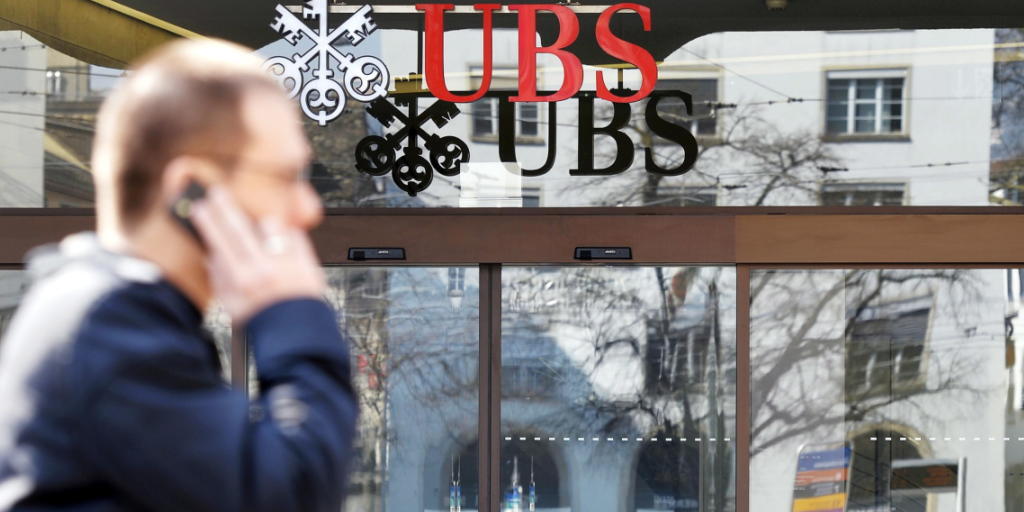 Die UBS weitet den Kreis der Kunden aus, die für ihr Geld Strafe zahlen müssen. (Archiv) Die UBS weitet den Kreis der Kunden aus, die für ihr Geld Strafe zahlen müssen. (Archiv)