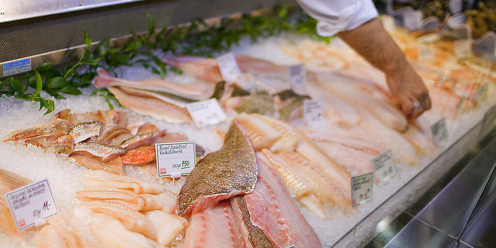 Erstmals seit Jahren haben Schweizerinnen und Schweizer im letzten Jahr wieder weniger Fisch gegessen. (Archivbild)
