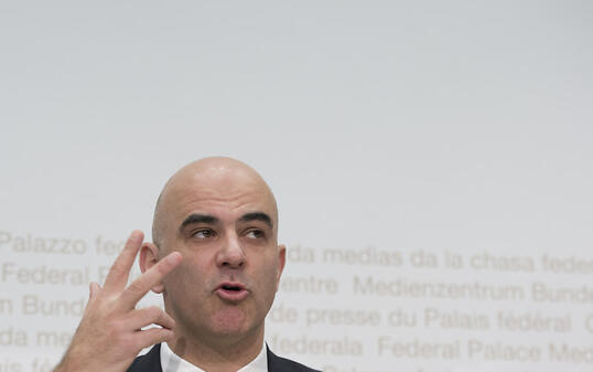 Gesundheitsminister Alain Berset präsentiert die Pläne des Bundesrats zur Weiterentwicklung der Invalidenversicherung. (Archivbild)