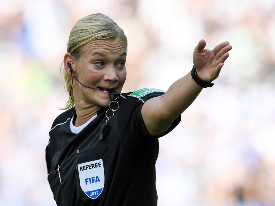 Bibiana Steinhaus überzeugte bei ihrem Bundesliga-Debüt vollends