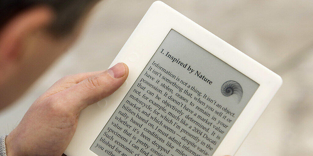 Digitale Bücher erfreuen sich wachsender Nachfrage. Die neuesten Modelle können mittlerweile Inhalte vorlesen. (Archivbild)