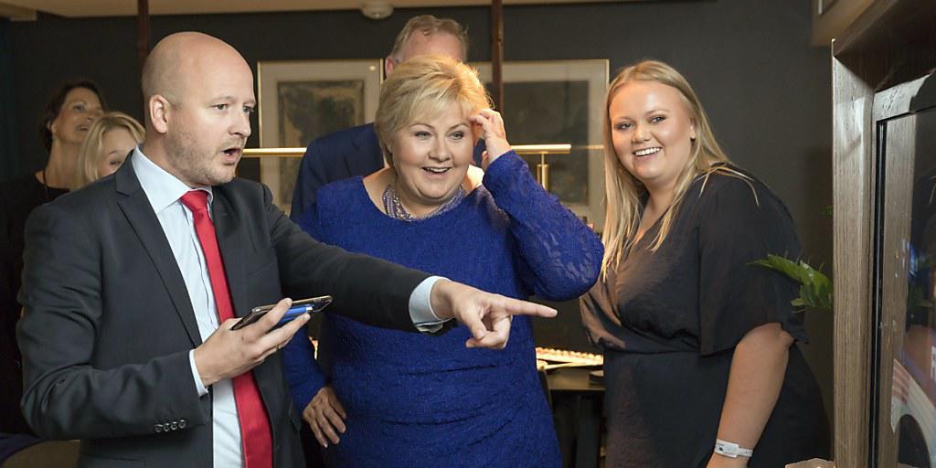 Norwegens Ministerpräsidentin Erna Solberg (Mitte) darf auf eine weitere vierjährige Amtszeit mit ihrer konservativen Koalition hoffen.
