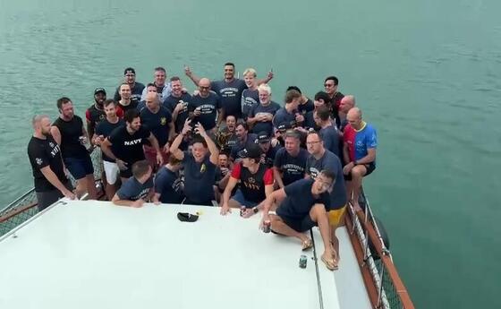 FL-Navy am Feiern