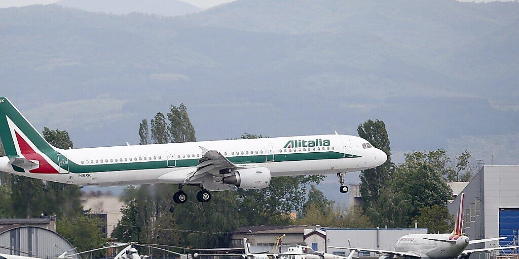 Die ehemalige Staatsairline Alitalia mit derzeit rund 11'000 Arbeitsplätzen meldete vor mehr als zwei Jahren Insolvenz an. (Archivbild)