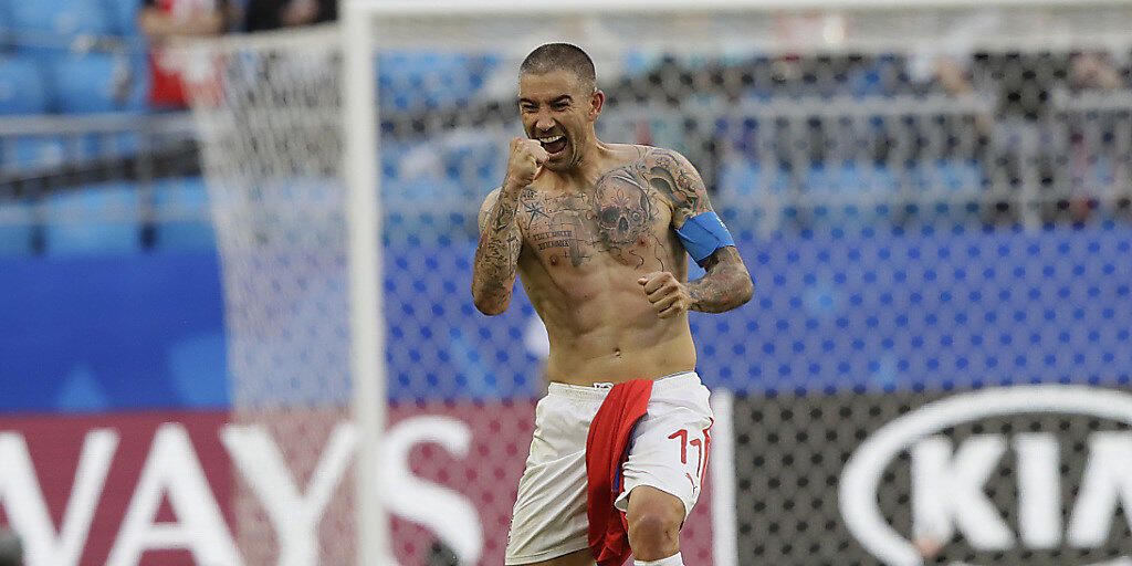 Serbiens Matchwinner Aleksandar Kolarov bejubelt den Auftaktsieg gegen Costa Rica