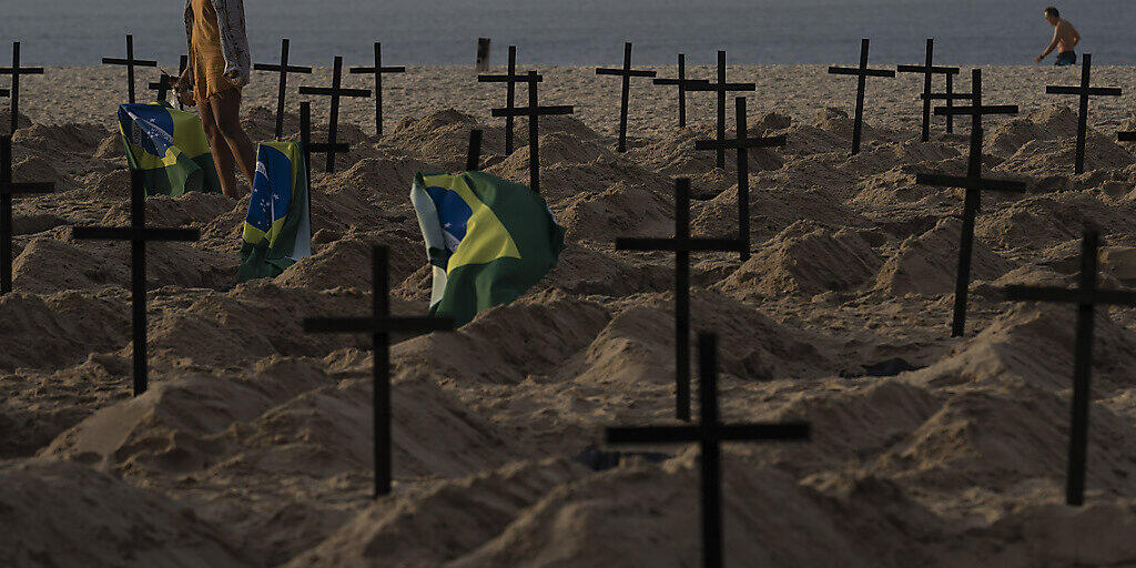 Das Coronavirus wütet in Brasilien immer mehr und die Zahl der Todesopfer infolge eine Infektion steigt und steigt. (Symbolbild)