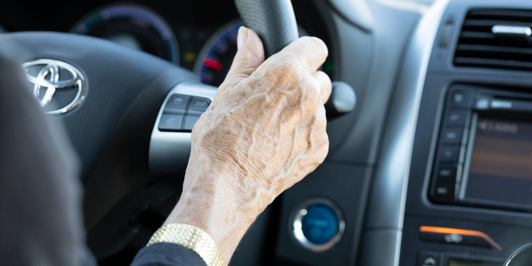 FAHRKURS, KURS, AUTOFAHREN, SENIORENKURS, AUTOMOBILITAET, MOBILITAET, VERKEHRSSICHERHEIT, TCS, AELTERE MENSCHEN, PRAEVENTION, AUTOS, SENIOR, SENIORIN, SENIORINNEN, STADTPOLIZEI ZUERICH, FUEHRERAUSWEIS, FAHRERLAUBNIS, FAHRUNTERRICHT, FAHRAUSBILDUNG, UEBUNGS