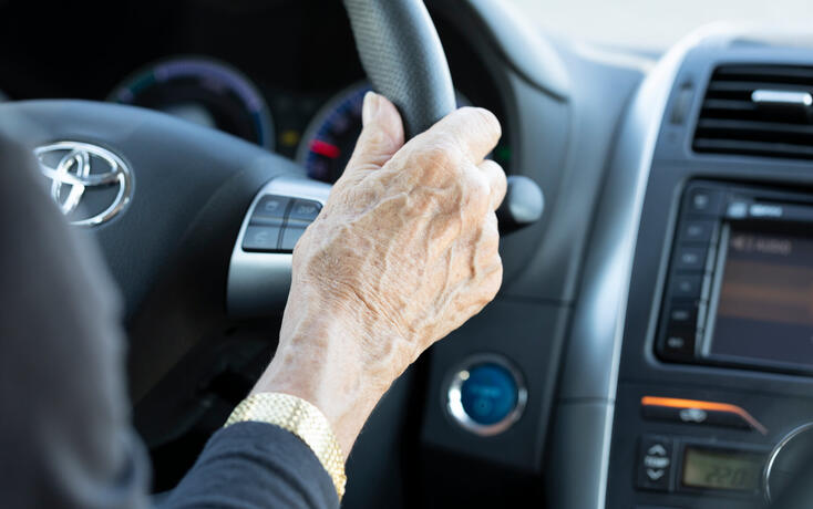 FAHRKURS, KURS, AUTOFAHREN, SENIORENKURS, AUTOMOBILITAET, MOBILITAET, VERKEHRSSICHERHEIT, TCS, AELTERE MENSCHEN, PRAEVENTION, AUTOS, SENIOR, SENIORIN, SENIORINNEN, STADTPOLIZEI ZUERICH, FUEHRERAUSWEIS, FAHRERLAUBNIS, FAHRUNTERRICHT, FAHRAUSBILDUNG, UEBUNGS