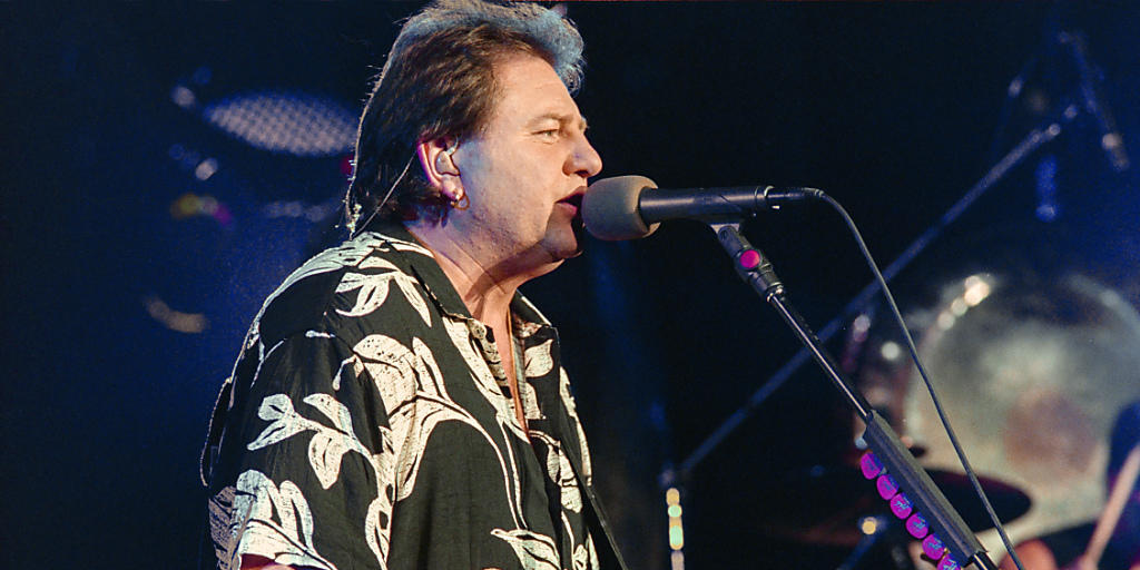 Greg Lake - hier 1997 am Montreux Jazz - ist am Mittwoch einem Krebsleiden erlegen. Er wurde 19 Jahre alt. (Archivbild) Greg Lake - hier 1997 am Montreux Jazz - ist am Mittwoch einem Krebsleiden erlegen. Er wurde 19 Jahre alt. (Archivbild)