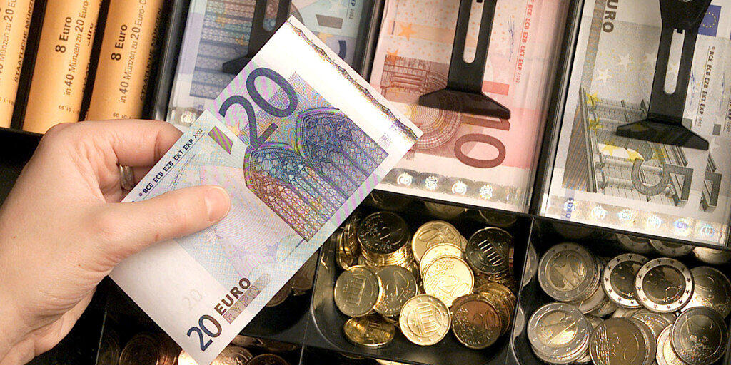 Die europäische Zentralbank EZB hat die jährliche Obergrenze für die Herstellung von Euro-Münzen festgelegt. (Symbolbild) Die europäische Zentralbank EZB hat die jährliche Obergrenze für die Herstellung von Euro-Münzen festgelegt. (Symbolbild)