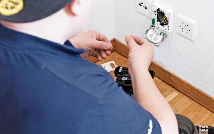 GLASFASER, GLASFASERINSTALLATION, GLASFASERINFRASTRUKTUR, GLASFASERNETZ,GLASFASERANSCHLUSS, EWZ, ELEKTRIZITAETSWERK DER STADT ZUERICH, EWZ.ZUERINET, MEIN ZUERICH MEIN NETZ, SD-FIBER, NETZWERKINSTALLATION,  SUB-UNTERNEHMEN, SERVICE PROVIDER, DIENSTLEISTER,
