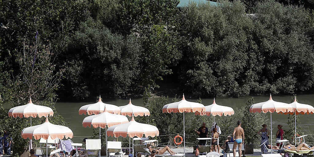 Das Strandbad am Tiber: Die Aufwertung des Stadtflusses von Rom st&ouml;sst immer wieder auf Hindernisse.