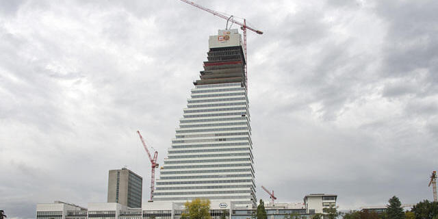 Das im Bau befindliche Roche-Hochhaus in Basel (Archiv) Das im Bau befindliche Roche-Hochhaus in Basel (Archiv)
