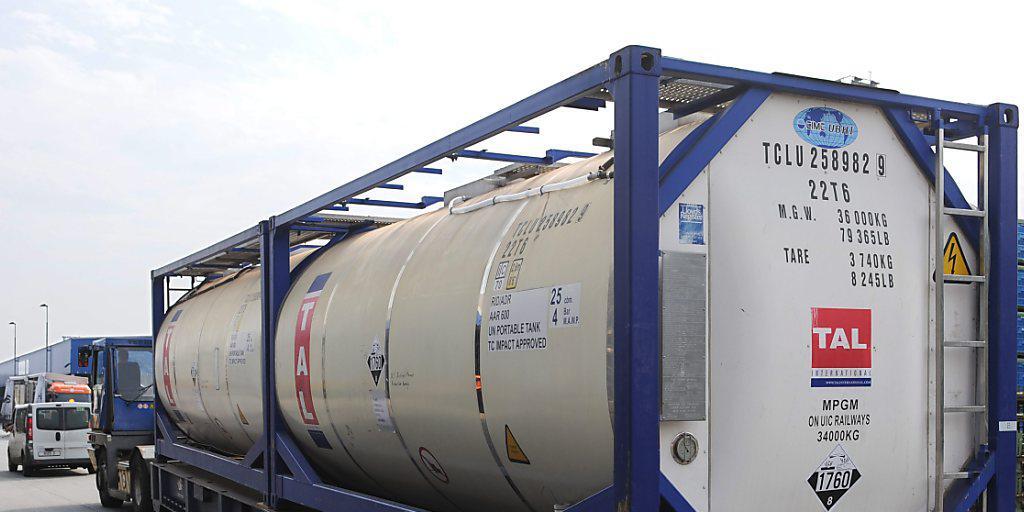 Ein Container mit Senfgas der syrischen Regierung auf dem Weg zur fachmännischen Zerstörung. Laut einem Diplomaten soll die Terrormiliz IS Senfgas im Irak gegen kurdische Kämpfer eingesetzt haben. (Archiv)