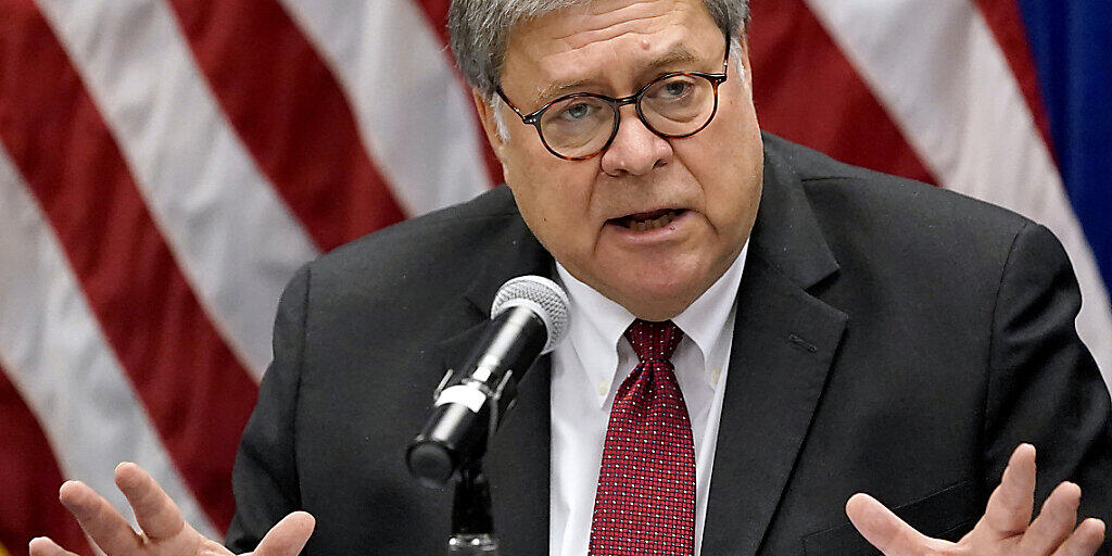 ARCHIV - William Barr bei einem Rundtischgespräch. Das US-Justizministerium hat nach Angaben von Minister Barr bislang keine Beweise für den von US-Präsident Trump behaupteten Wahlbetrug im großen Stil gefunden. Foto: Jeff Roberson/AP/dpa