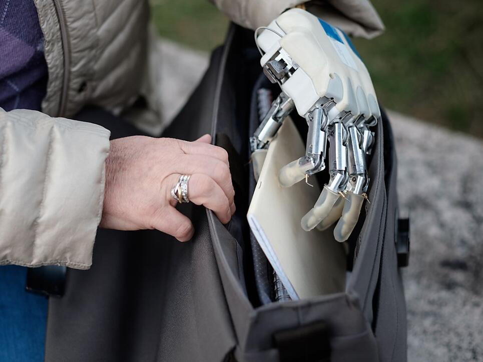 Knstliche Hand mit mehr Gefhl - Vaterland online