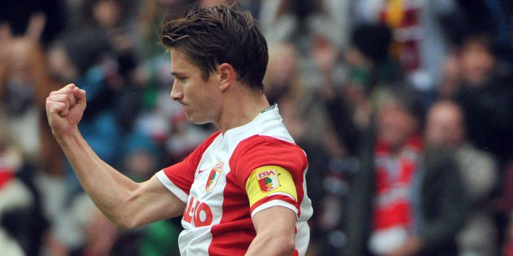 Jubelt in Zukunft für Wolfsburg: Paul Verhaegh ballt die Faust, nachdem er 2014 gegen den damaligen Freiburger Goalie Roman Bürki ein Tor erzielt hat Jubelt in Zukunft für Wolfsburg: Paul Verhaegh ballt die Faust, nachdem er 2014 gegen den damaligen Freiburger Goalie Roman Bürki ein Tor erzielt hat