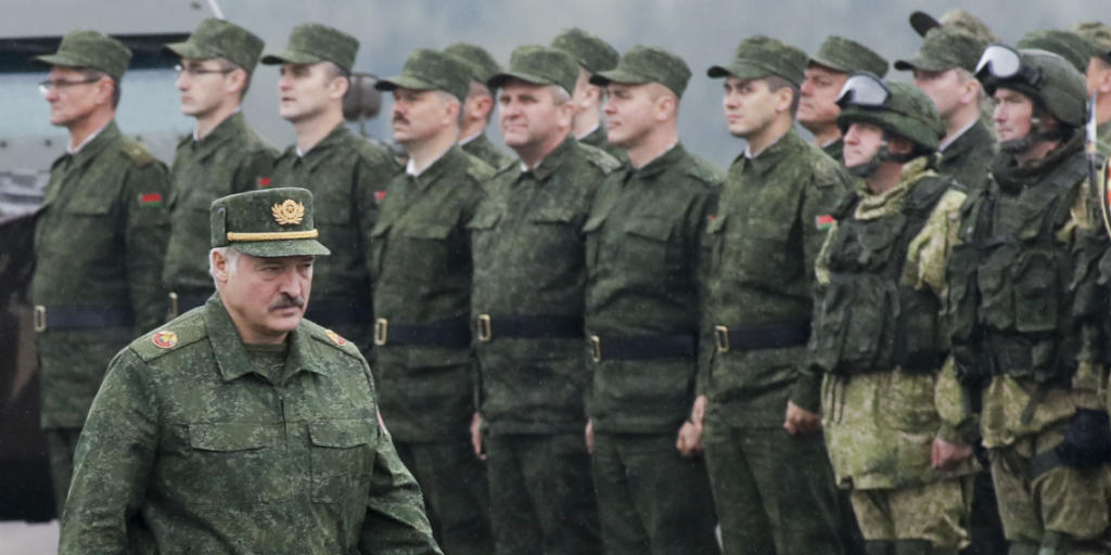 Weissrusslands Machthaber  Lukaschenko auf Truppenbesuch