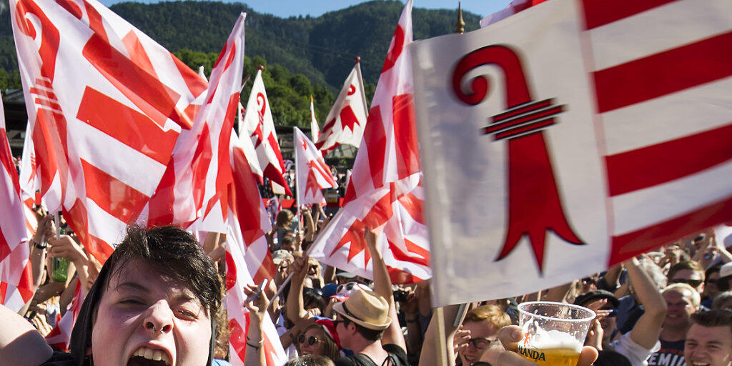 Ein neu gegründetes Komitee will sich mit allen Mitteln gegen den Wechsel des bernjurassischen Städtchens Moutier zum Kanton Jura wehren. Das Stimmvolk hatte im Juni 2017 dem Wechsel zugestimmt. (Archivbild)