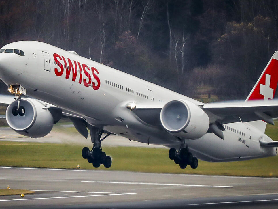 Teure Zwischenlandung für die Swiss - und alles wegen Champagner. Eine Schweizer Passagierin auf dem Flug von Moskau nach Zürich führte sich derart auf, dass der Pilot sie in Stuttgart auslud.