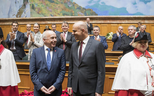 Das neu gewählte Bundespräsidenten-Duo: Alain Berset (rechts) und sein Vize Ueli Maurer nach ihrer Wahl durch die Vereinigte Bundesversammlung.