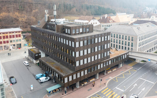 250211 Altes Postgebäude in Vaduz soll neuer Platz werden für