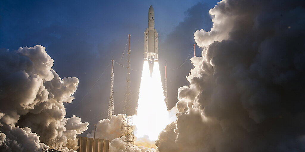 Der Start der europäischen Trägerrakete Ariane 5 auf dem Weltraumbahnhof Kourou ist erneut verschoben worden. (Symbolbild)