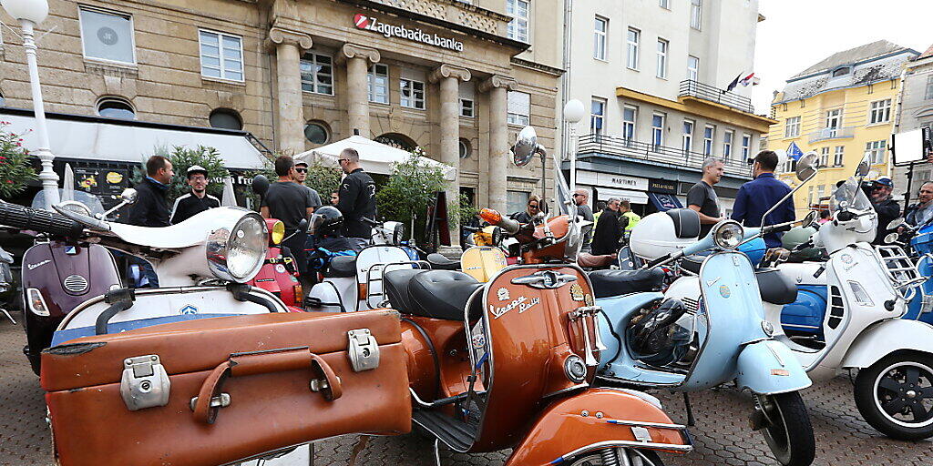 Gerichtsurteil zu vermeintlicher Nachahmung: Der Roller Vespa LX von Piaggio und ein Modell des chinesischen Herstellers Zhejiang hätten einen unterschiedlichen Gesamteindruck. (Archivbild)