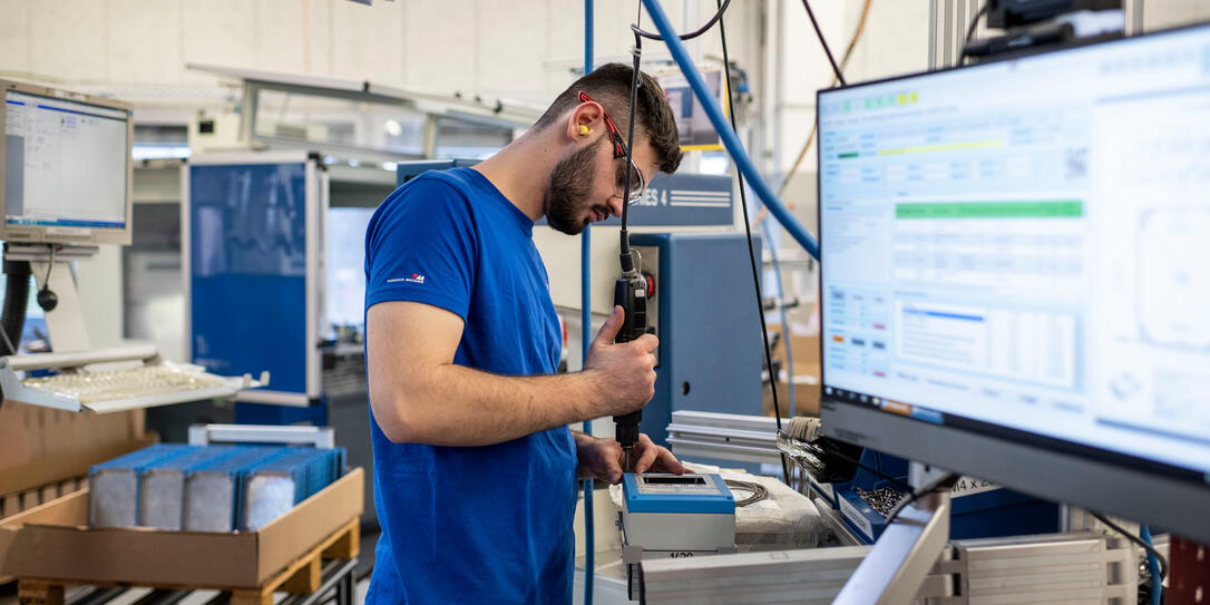 PHOENIX MECANO, TECHNOLOGIEUNTERNEHMEN, TECHNOLOGIE-UNTERNEHMEN, GEBAEUDETECHNIK, INUSTRIELLE KOMPONENTEN, MECHANISCHE KOMPONENTEN, ELCOM/EMS, MASCHINENINDUSTRIE, INDUSTRIEELEKTRONIK, TECHNISCHE GEHAEUSE, ELEKTRONIKBAUTEILE, VERSTELLMOTOREN, SYSTEMINTEGRAT PHOENIX MECANO, TECHNOLOGIEUNTERNEHMEN, TECHNOLOGIE-UNTERNEHMEN, GEBAEUDETECHNIK, INUSTRIELLE KOMPONENTEN, MECHANISCHE KOMPONENTEN, ELCOM/EMS, MASCHINENINDUSTRIE, INDUSTRIEELEKTRONIK, TECHNISCHE GEHAEUSE, ELEKTRONIKBAUTEILE, VERSTELLMOTOREN, SYSTEMINTEGRAT