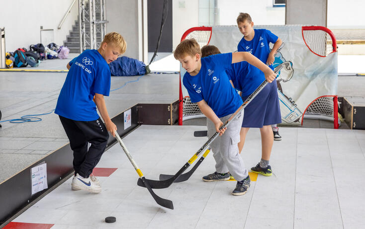 Eishockey ist auch in diesem Jahr einer von 31 Posten, an denen die Kinder sich sportlich betätigen können.