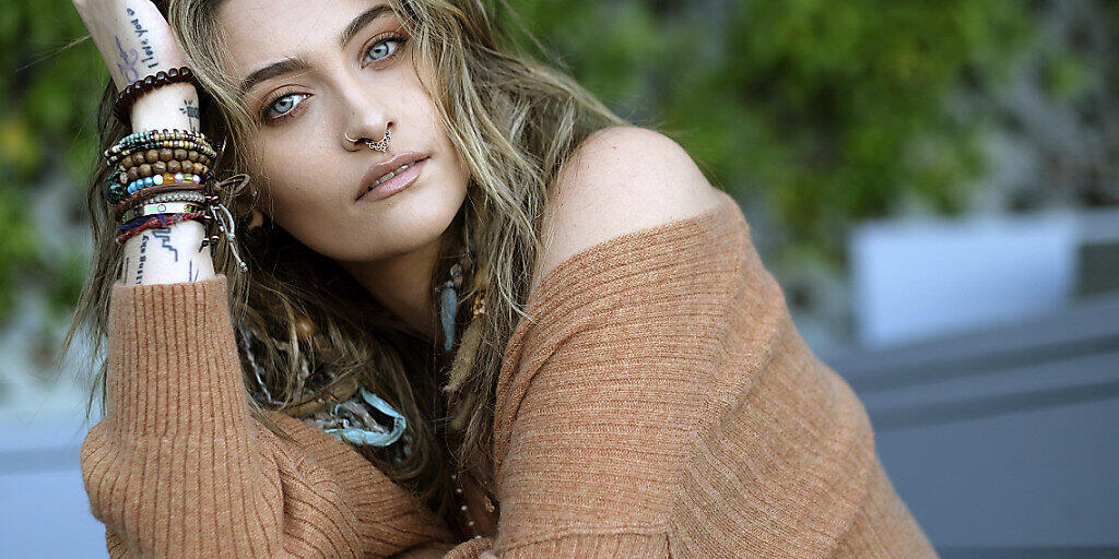 Paris Jackson, US-Sängerin und Tochter von Micheal Jackson, posiert, um ihr Debüt-Soloalbum «Wilted» zu promoten. Das Album erscheint am 13.11.2020. Die erste Single «Let Down» des neuen Albums erscheint diesen Freitag. Foto: Chris Pizzello/Invision/AP/dpa - ACHTUNG: Nur zur redaktionellen Verwendung und nur mit vollständiger Nennung des vorstehenden Credits