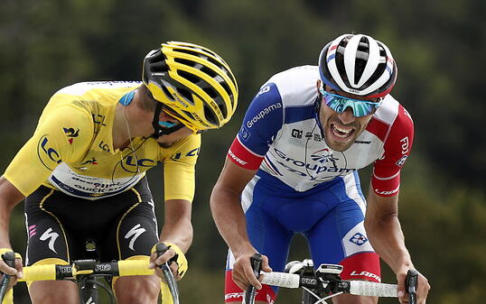 Julian Alaphilippe (links) und Thibaut Pinot in der ersten Tour-Woche im direkten Duell hinauf zur La Planche des Belles Filles