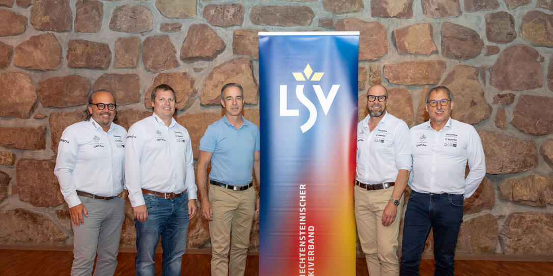Der neue LSV-Vorstand: (v.l.) Patrick Lenherr (Chef Finanzen), Christof Nipp (Chef Alpin), Patrick Vith (Vizepräsident), Marco Büchel (Präsident), Jürgen Beckbissinger (Chef Nordisch).