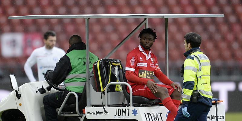 Sion Captain Xavier Kouassi verletzte sich am letzten Sonntag im Letzigrund am Knie und fällt für den Rest der Saison aus
