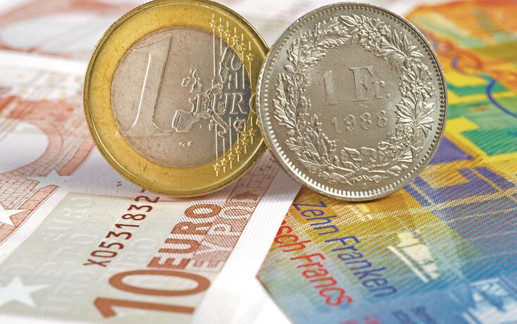 banknotes of different currencies