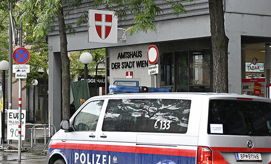 In Österreich musste die Polizei ausrücken, weil ein Kommunalpolitiker von seinem Balkon aus mehrere Schüsse abgegeben haben soll. (Symbolbild)