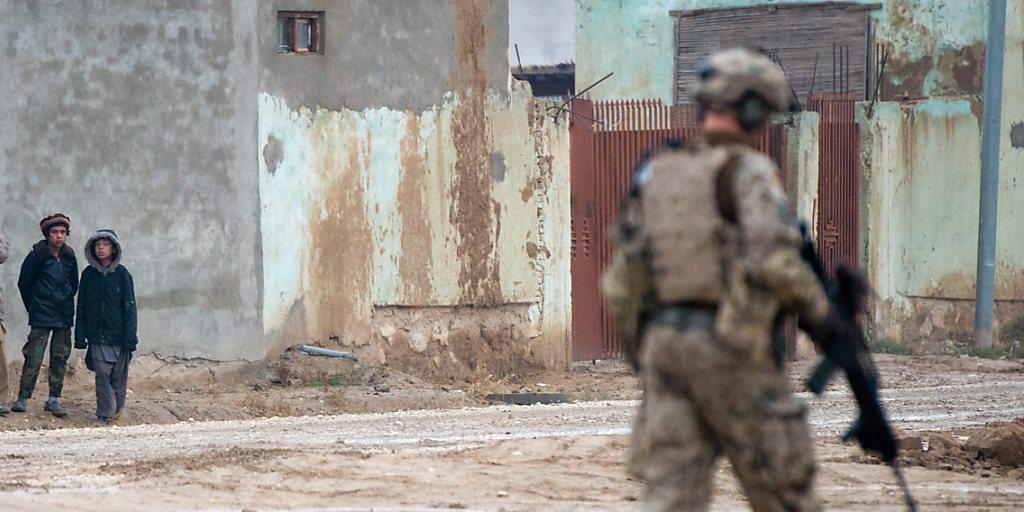 Deutscher Soldat in den Strassen von Masar-i-Scharif: Das deutsche Generalkonsulat in der nordafghanischen Stadt ist Ziel eines Anschlags geworden. (Archivbild)