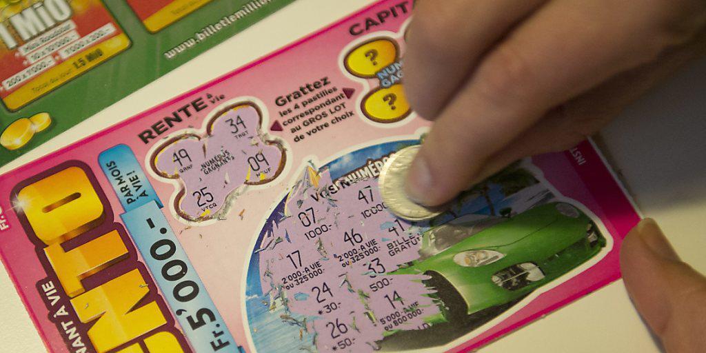 Game Print druckte unter anderem solche Rubbellose. Die wegfallenden Aufträge der Schweizer Lotteriegesellschaften bedeuten für das Unternehmen einen harten Schlag Game Print druckte unter anderem solche Rubbellose. Die wegfallenden Aufträge der Schweizer Lotteriegesellschaften bedeuten für das Unternehmen einen harten Schlag