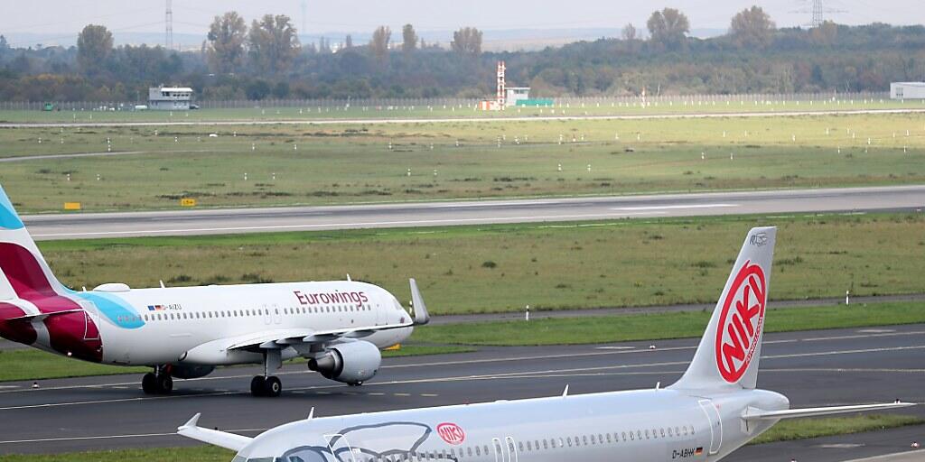 Schwierige Zeiten bei der Arline Niki kurz vor Weihnachten: Rund 1000 Mitarbeiter bangen um ihren Job, nachdem Lufthansa das Kaufangebot für die Air-Berlin-Tochter zurückgezogen hat. (Archivbild)